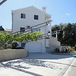 Mari Apartment *